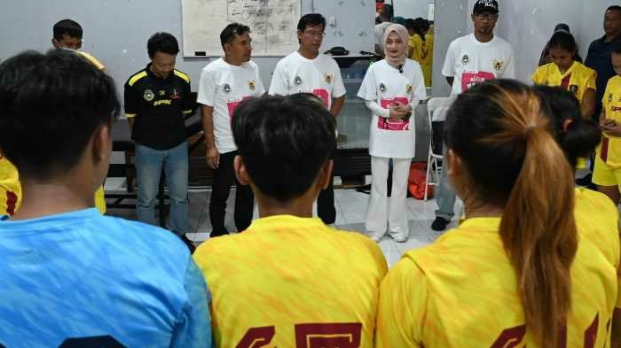 Vinanda Prameswati bersama para pemain IPK