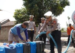 Semarak HUT Lalu Lintas ke 71, Polres Kediri Salurkan Air Bersih untuk Warga Manggis Puncu
