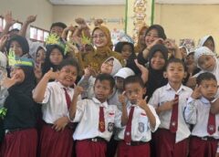 Dorong Anak Gemar Makan Ikan, Walikota Kediri Ajak Siswa Makan Bersama