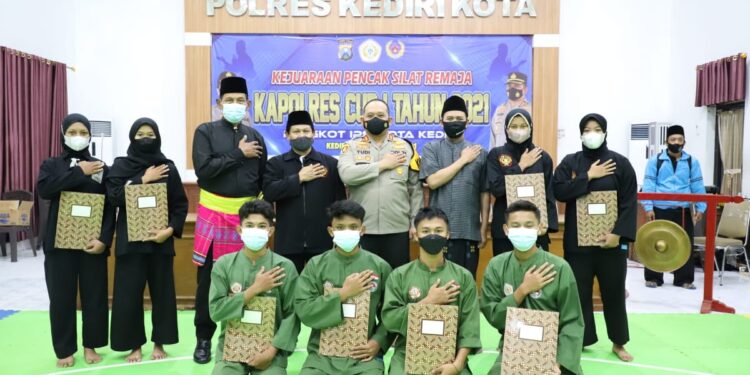 Ini Yang Dilakukan Kasatlantas Polres Kediri Kota Kepada Anggota Berprestasi