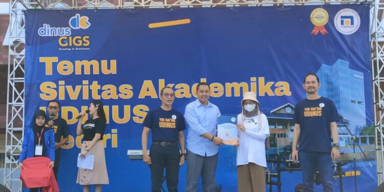 Cara Udinus Kediri Menyambut Mahasiswa Barunya