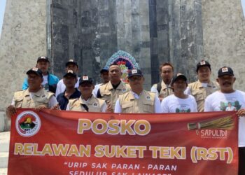 Relawan Suket Teki Nusantara Tabur Bunga Di Makam Pahlawan Nasional Kediri