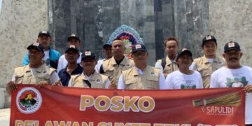 Relawan Suket Teki Nusantara Tabur Bunga Di Makam Pahlawan Nasional Kediri