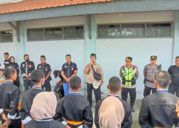 Ratusan Warga IKS PI KERA SAKTI Kota Kediri Berangkat Pengesahan Warga Dikawal Polisi
