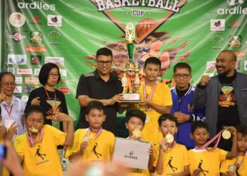 Wali Kota Kediri Serahkan Medali dan Trophy Santa Maria Basketball Cup 2023