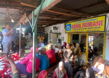 Relawan Suket Teki Nasional Beri Bantuan Para Disabilitas Kediri
