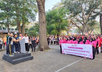 Jalan Sehat Bersama, Polres Kediri Kota Dekatkan Diri Dengan Masyarakat