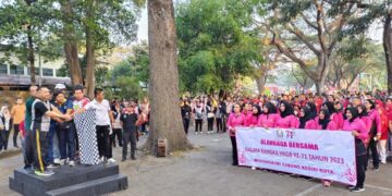 Jalan Sehat Bersama, Polres Kediri Kota Dekatkan Diri Dengan Masyarakat