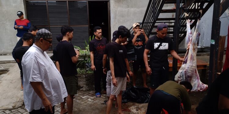 Rayakan Idul Adha, PT LISA Berbagi Dengan Warga Sembelih Belasan Hewan Kurban.