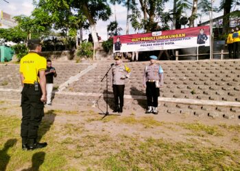 Polisi Kota Kediri, Warga Dan RSTN Bersihkan Sampah Bantaran Sungai Brantas