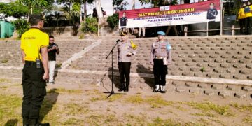 Polisi Kota Kediri, Warga Dan RSTN Bersihkan Sampah Bantaran Sungai Brantas