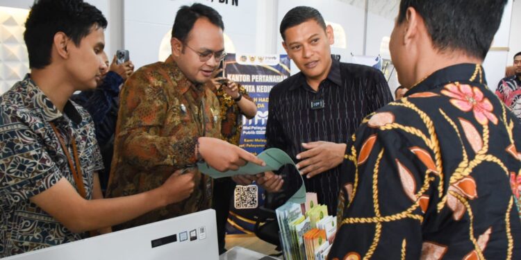 Wali Kota Kediri Resmi Launching Mal Pelayanan Publik Dan Jadi Saksi Nikah Warga