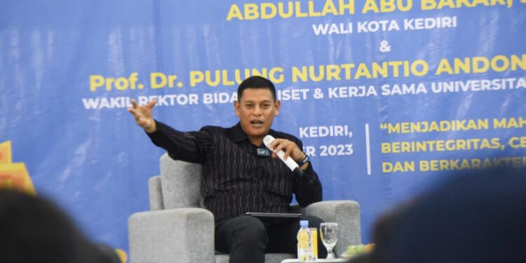 Ini Pesan Wali Kota Kediri Kepada Mahasiswa Udinus Untuk Raih Kesuksesan