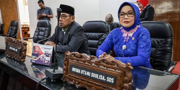 DPRD Kota Kediri Lantik Husna Soonisa Jadi Pengganti Antar Waktu Reza D.