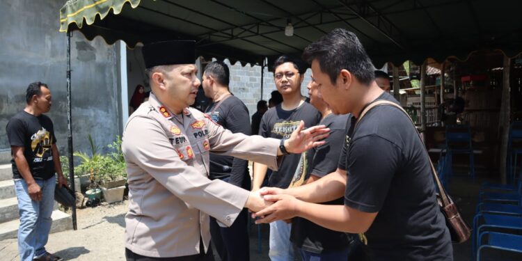 Kapolres Kediri Kota Takziyah Ke Rumah Duka Korban Pengeroyokan, Komitmen Ungkap Kasus
