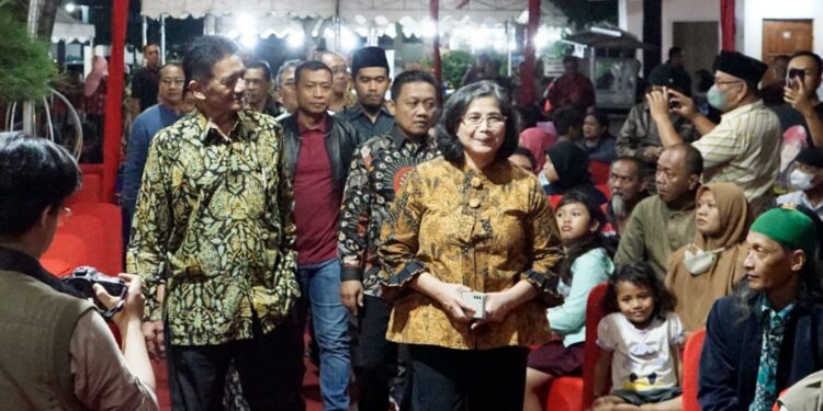 Pj Wali Kota Kediri Saksikan Gelaran Wayang Kulit  Bersama Ketua DPRD Kota Kediri