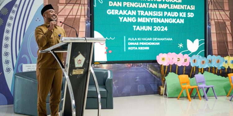 Kepala Dinas Pendidikan Kota Kediri Anang Kurniawan memberikan sambutan dan pengarahan pada peserta Workshop