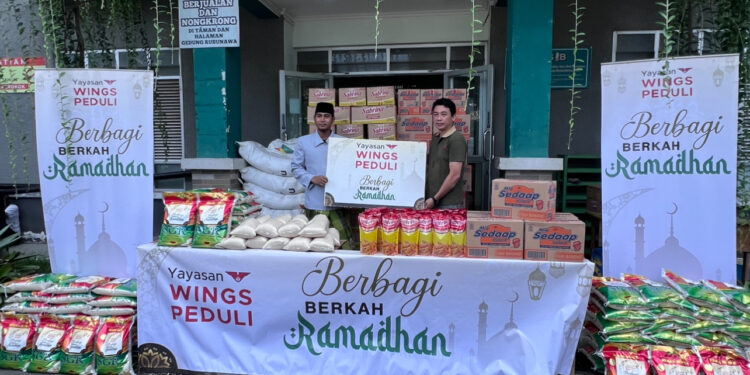 Yayasan Wings Peduli Beikan Paket Sembako Di Ponpes LIrboyo Kediri