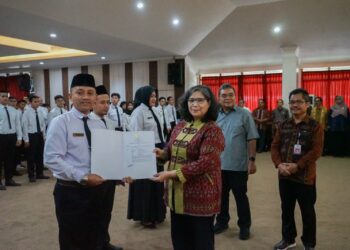 Pj Wali Kota Kediri Zanariah Serahkan 263 SK PPPK Formasi Tahun 2023