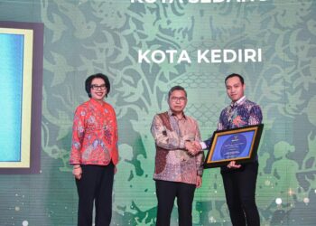 Kota Kediri Berhasil Raih Sertifikat Adipura, Pj Wali Kota Kediri Apresiasi Kolaborasi Jaga Kebersihan Lingkungan