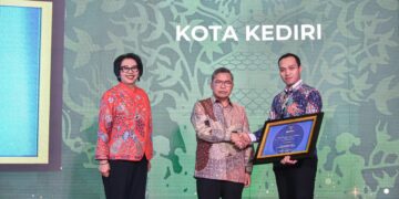 Kota Kediri Berhasil Raih Sertifikat Adipura, Pj Wali Kota Kediri Apresiasi Kolaborasi Jaga Kebersihan Lingkungan