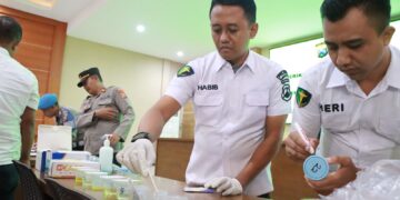 Tes Urine Anggotanya Secara Mendadak, Cara Kapolres Kediri Mengawasi Dan Menjaga Anggotanya