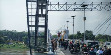 Jembatan Brawijaya Kota Kediri terbakar