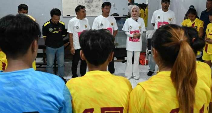 Vinanda Prameswati bersama para pemain IPK