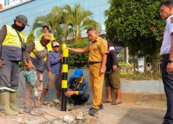 Parkir Jalan Hasannudin Ditertibkan, Tim Gabungan Pasang Rambu Larangan dan Delineator