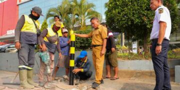 Parkir Jalan Hasannudin Ditertibkan, Tim Gabungan Pasang Rambu Larangan dan Delineator