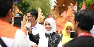 Daftar ke KPU Kota Kediri, Vinanda – Gus Qowim Ditemani Ribuan Masyarakat Kota Kediri