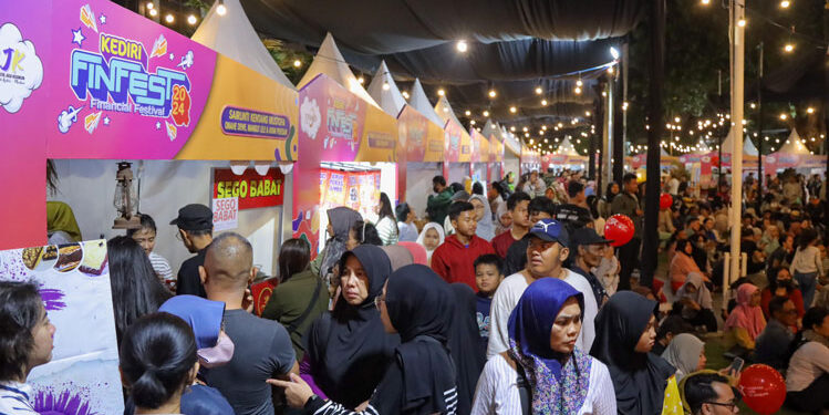 Seruan Lanjutkan Sambut Kedatangan Mas Dhito di Kampanye Perdana