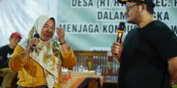 Akui Manfaat Kebijakan Mas Dhito, Bu RT ini Menangis Haru