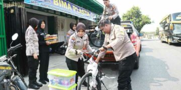 Bocah Kembar Yatim Piatu di Tunge Dapat Bantuan Dari Kapolres Kediri