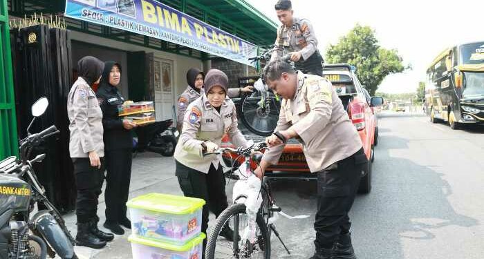 Bocah Kembar Yatim Piatu di Tunge Dapat Bantuan Dari Kapolres Kediri