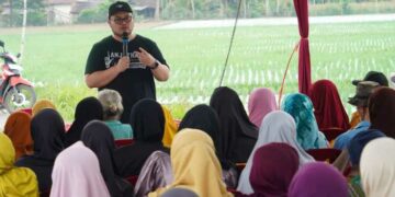 Meski Diguyur Hujan, Warga Desa Brumbung Tetap Antusias Berdialog dengan Mas Dhito