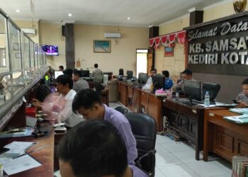 Samsat Kediri Kota Layani Para Wajib Pajak Dengan Sepenuh Hati