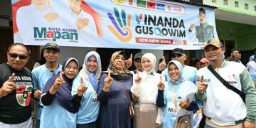 Dansatgas TMMD 122 Kodim 0809/Kediri Bagikan Paket Sembako Untuk Warga