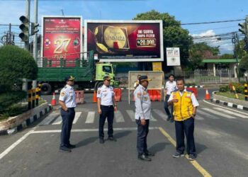 Jembatan Semampir Ditutup Untuk Uji Beban, Dishub Kota Kediri Tambah Personel di Persimpangan