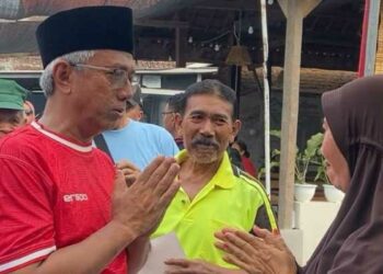 Jalan Kaki Susuri Bandar Kidul, Gus Qowim Kenalkan Sapta Cipta Kediri Mapan Pada Warga