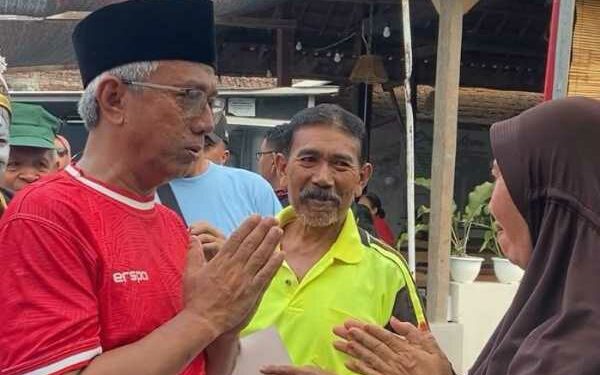 Jalan Kaki Susuri Bandar Kidul, Gus Qowim Kenalkan Sapta Cipta Kediri Mapan Pada Warga