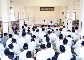 Jelang Pencoblosan, Mas Dhito Ikuti Khataman Manaqib di Ponpes Al Falah Ploso