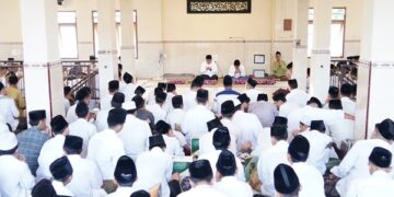 Jelang Pencoblosan, Mas Dhito Ikuti Khataman Manaqib di Ponpes Al Falah Ploso