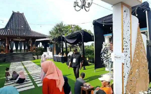 Mengintip Pemungutan Suara Pilkada Serentak di Kediri, Ada TPS Unik Semewah Tenda Pernikahan