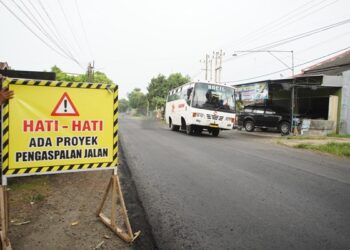 Sempat Dikeluhkan Warga, Ruas Jalan Pare-Kandangan Kini Mulus