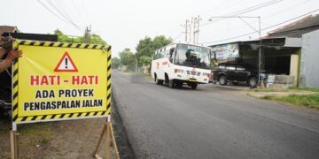 Sempat Dikeluhkan Warga, Ruas Jalan Pare-Kandangan Kini Mulus