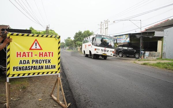Sempat Dikeluhkan Warga, Ruas Jalan Pare-Kandangan Kini Mulus