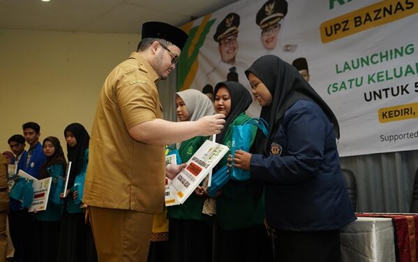 Mas Dhito Launching Program Beasiswa Satu Keluarga Satu Sarjana