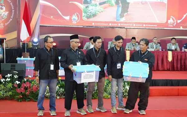 Rekapitulasi KPU Kediri Usai, Partispasi Masyarakat Meningkat Hingga 72 Persen
