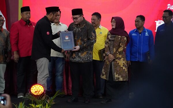 Ditetapkan KPU Sebagai Bupati Kediri Terpilih, Mas Dhito Ajak Semua Elemen Bergandengan Tangan